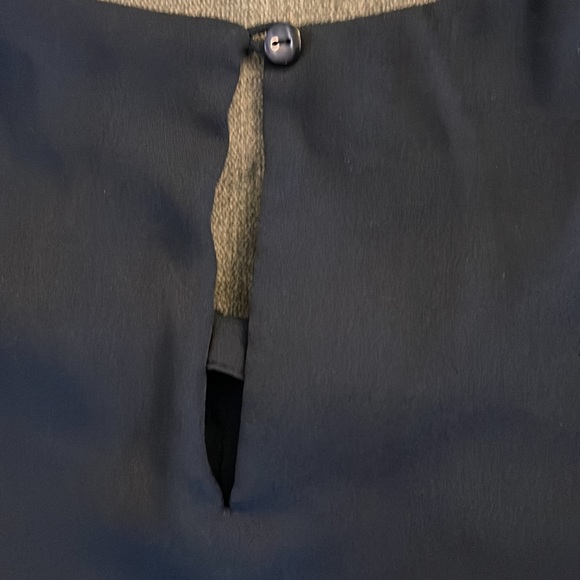 Covington deep, blue sleeveless dressy top size large (23-119) - Picture 7 of 7